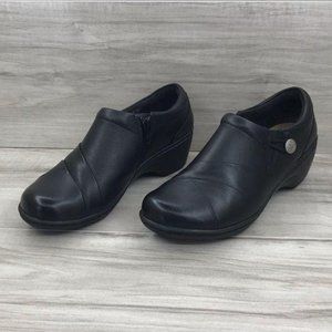 Clarks black leather slip on shoes Women's size 6.5M